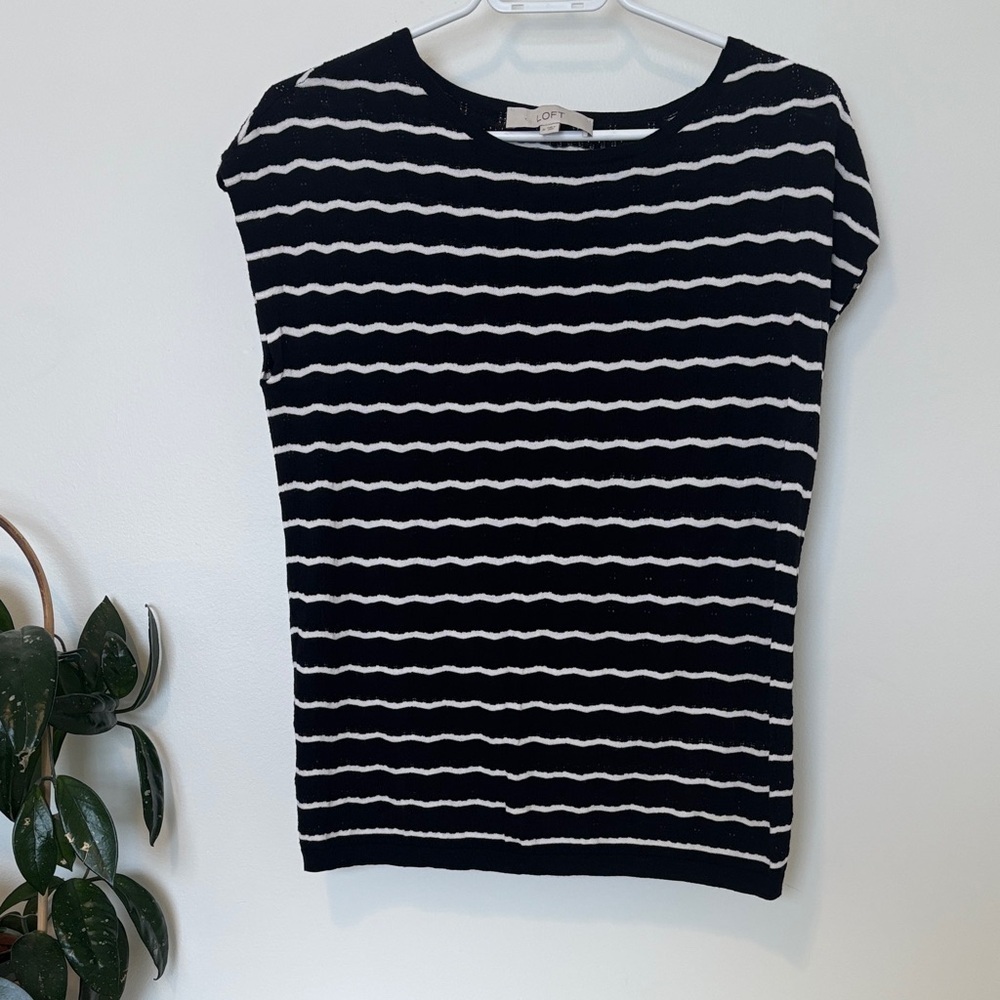 LOFT Black and White Wave Pattern Tee